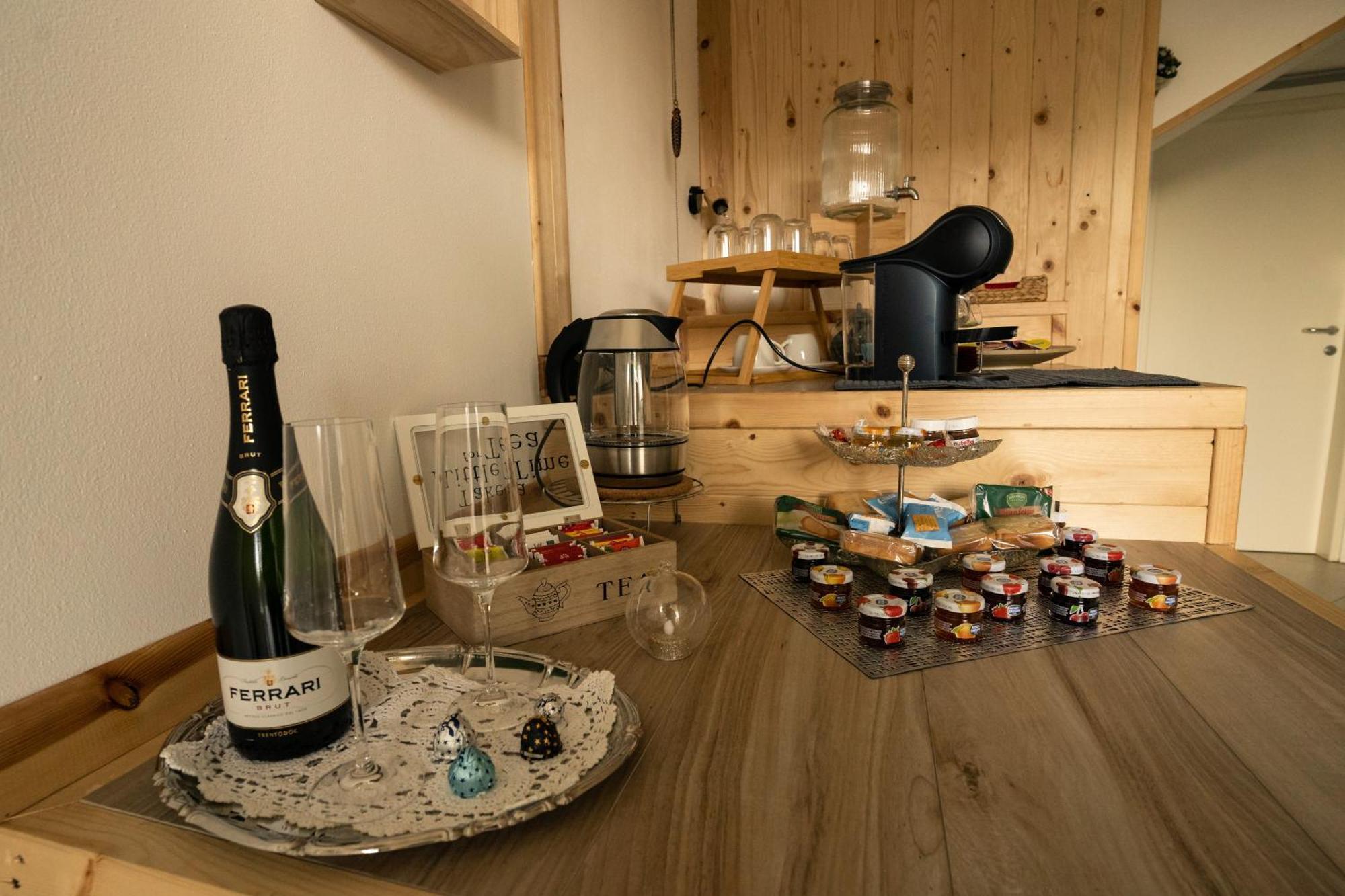 Villa Zoe - Suite Con Sauna Margone  Buitenkant foto