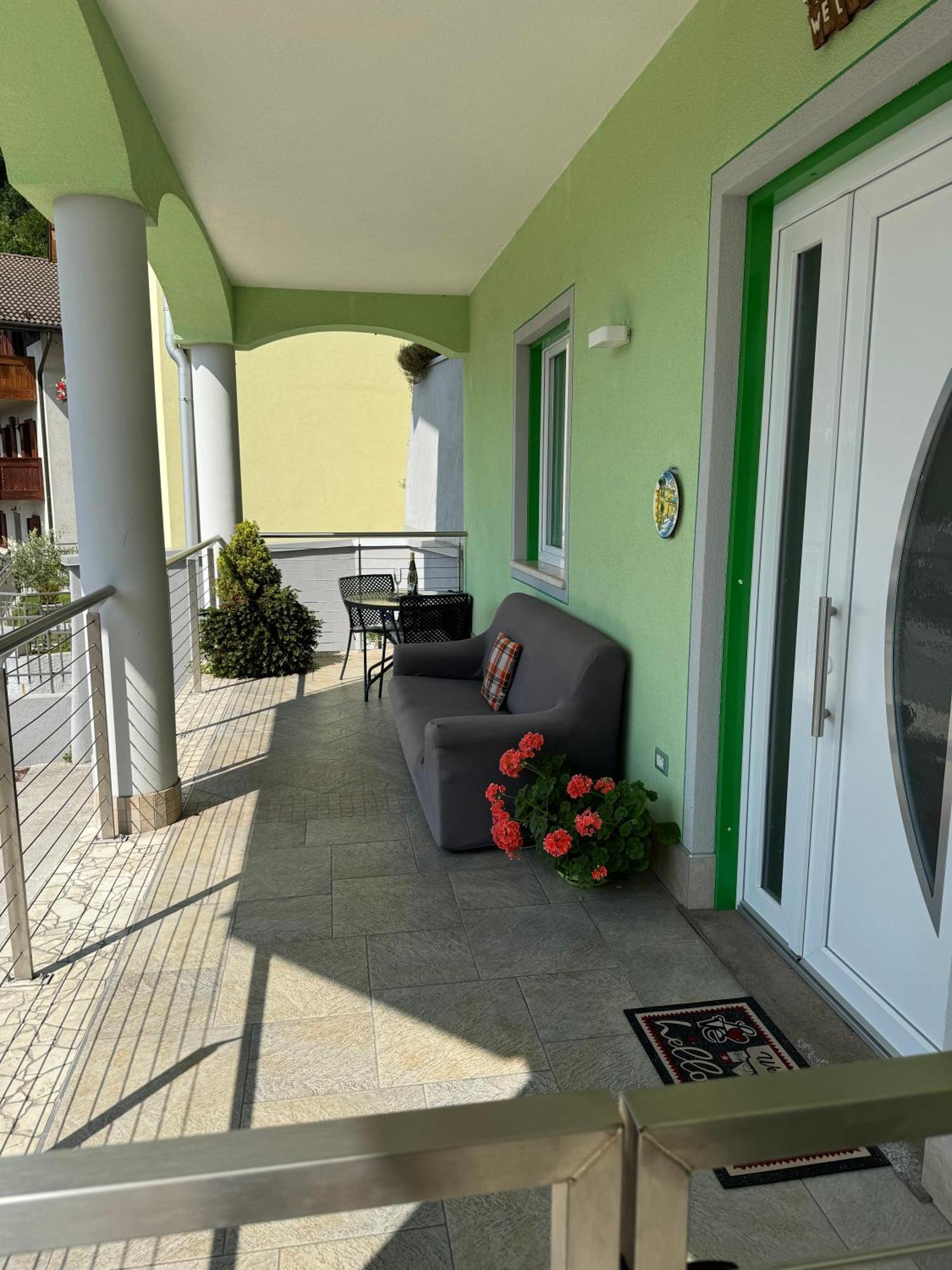 Villa Zoe - Suite Con Sauna Margone  Buitenkant foto